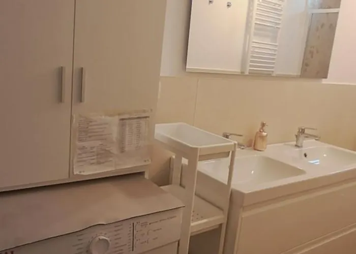 Vakantiehuis A Casa Vostra-casa Indipendente Con Wifi E Terrazzo,2 Bagni,2 A Due Passi Dal Centro