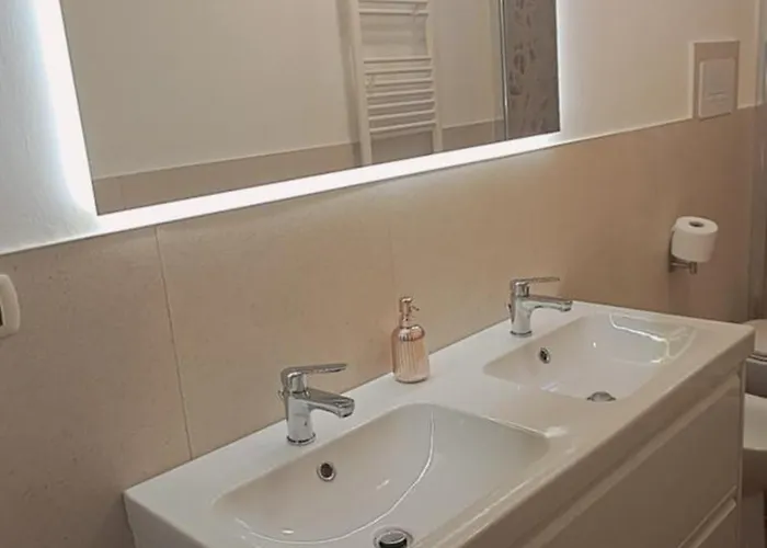 A Casa Vostra-casa Indipendente Con Wifi E Terrazzo,2 Bagni,2 A Due Passi Dal Centro *