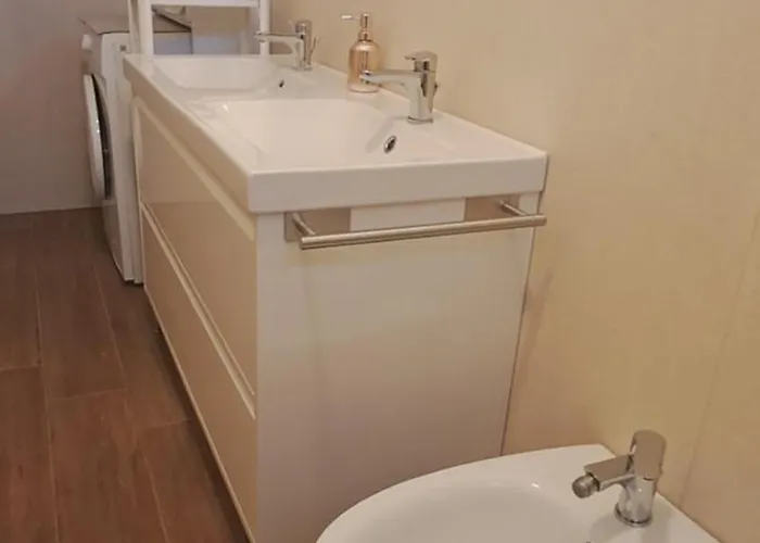 A Casa Vostra-casa Indipendente Con Wifi E Terrazzo,2 Bagni,2 A Due Passi Dal Centro Vakantiehuis *
