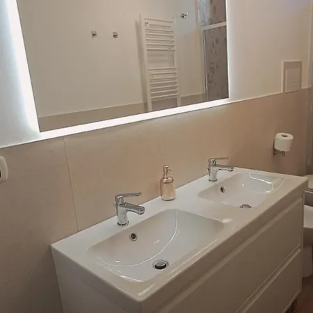 A Casa Vostra-casa Indipendente Con Wifi E Terrazzo,2 Bagni,2 A Due Passi Dal Centro *