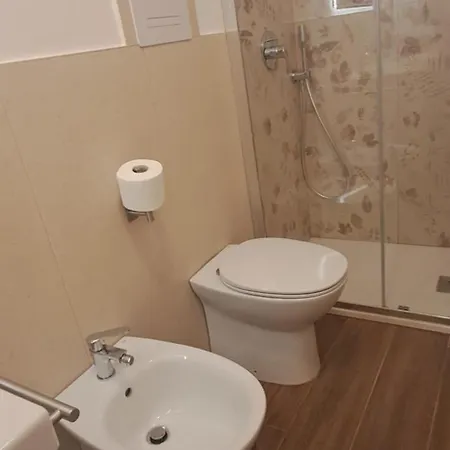 Casa vacanze A Casa Vostra-casa Indipendente Con Wifi E Terrazzo,2 Bagni,2 A Due Passi Dal Centro *