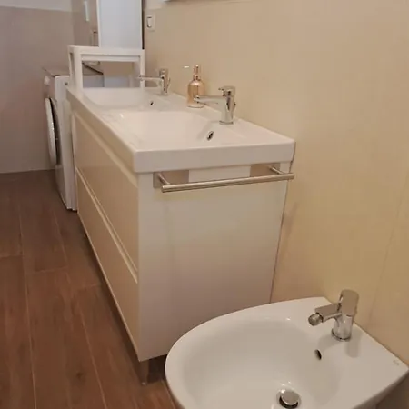 A Casa Vostra-casa Indipendente Con Wifi E Terrazzo,2 Bagni,2 A Due Passi Dal Centro Hébergement de vacances *